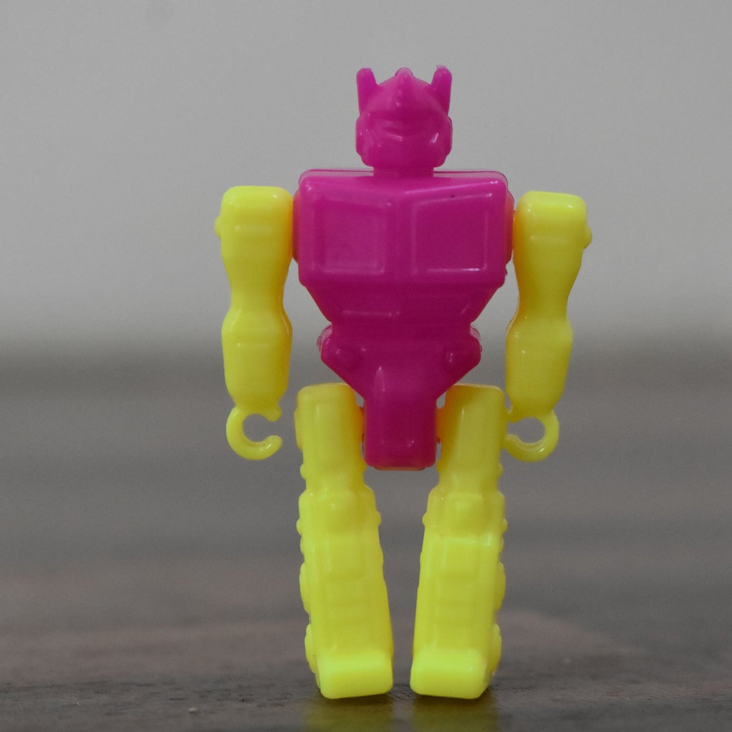 30 small robot toys for childrenโs play and creativity